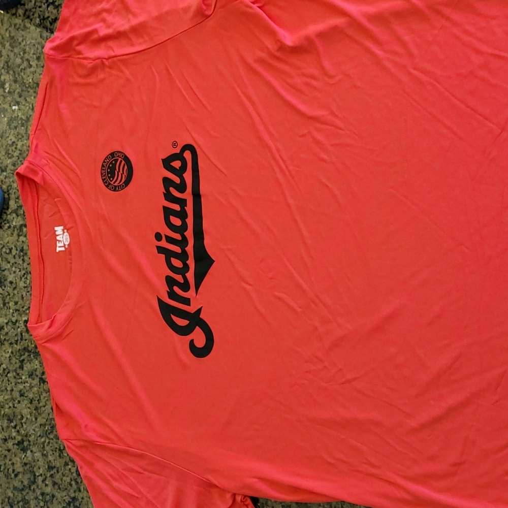 🔥⚾️Cleveland Indians Performance T shirt in both L & XL 🔥⚾️